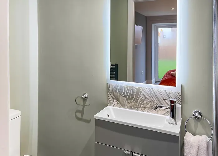 Luthien Barn - Uk50881 Carlton Miniott