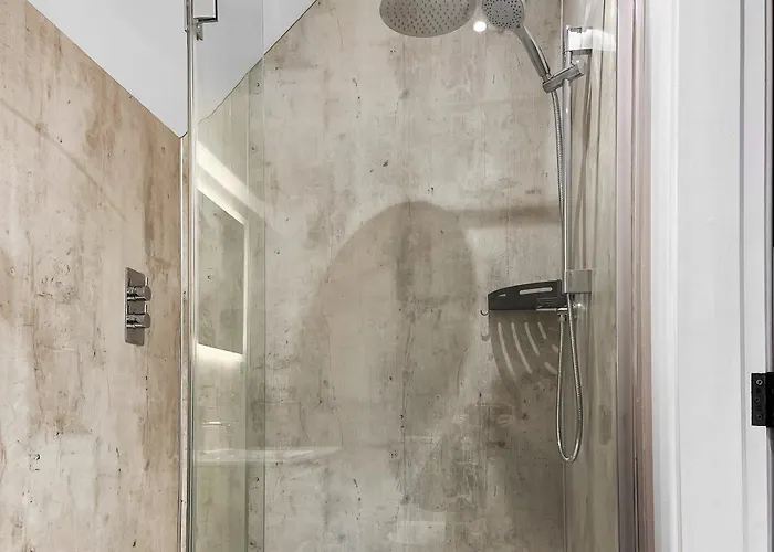 Luthien Barn - Uk50881 Carlton Miniott